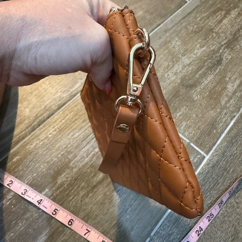 Luxurious Tan Quilted Leather Wristlet Clutch - Picture 8 of 8